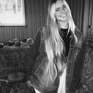 Meet your Posher, Julia